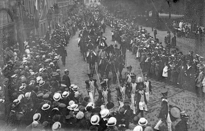 98235 Afbeelding van de historisch-allegorische optocht ter gelegenheid van het 25-jarig regeringsjubileum van H.M. ...